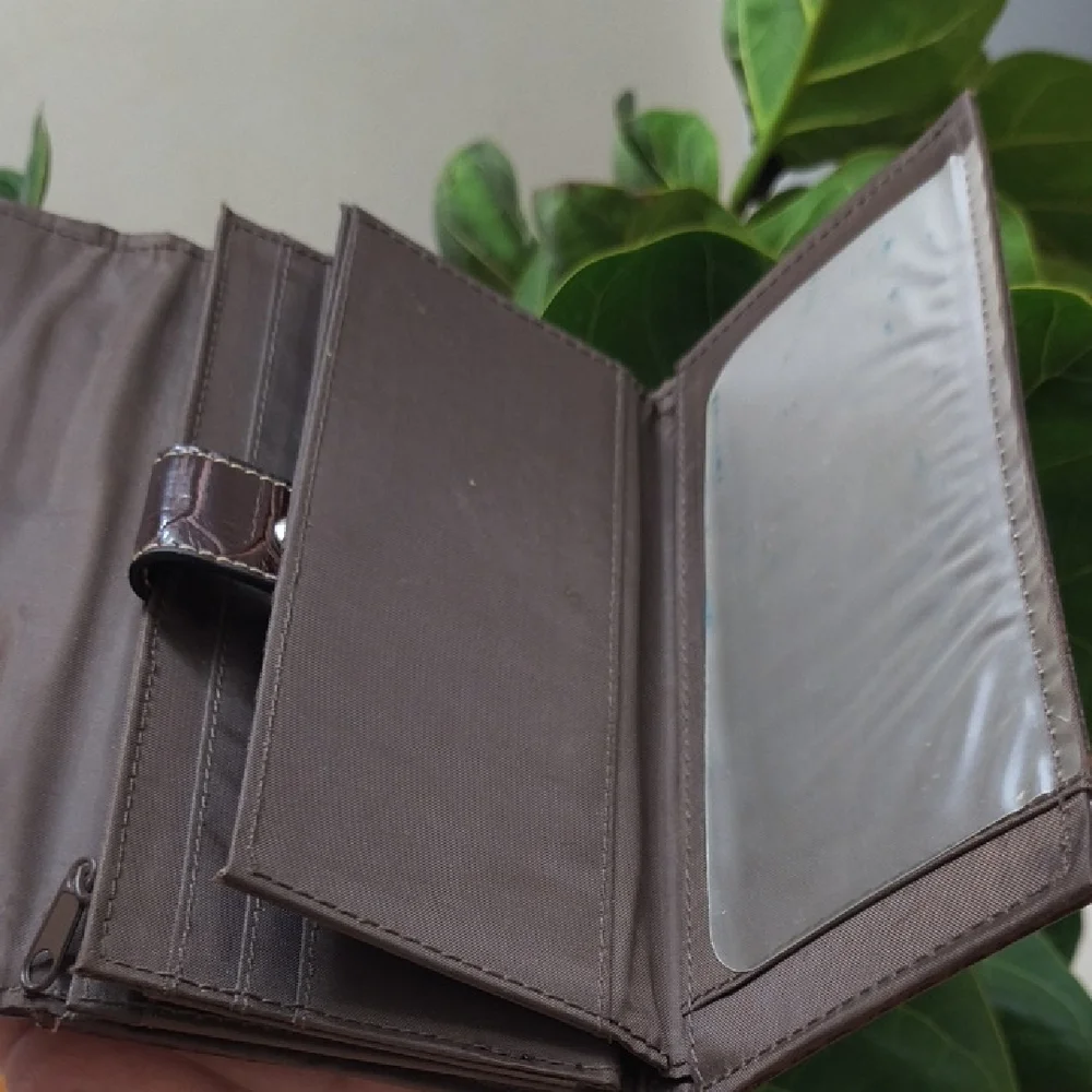 Elegant Brown Leather Clutch - Picture 6 of 10